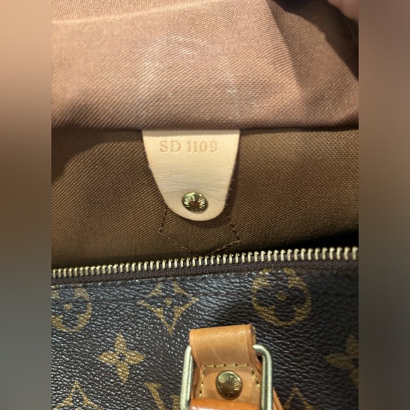 ⭐️ Authentic Louis Vuitton Speedy 35 in Monogram ⭐️ - Picture 8 of 11